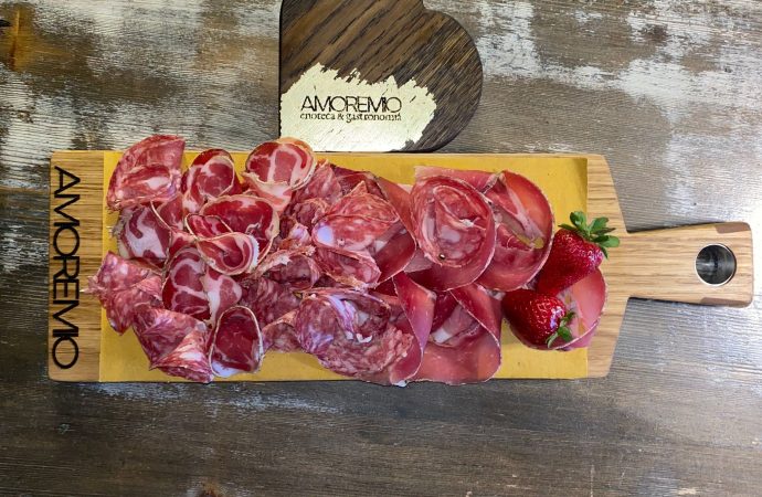 enoteca gastronomia amoremio Podere Monti a montepulciano